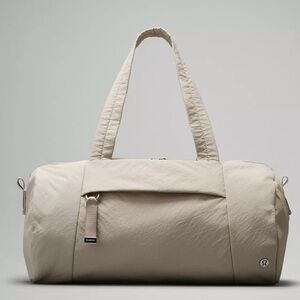 COPY - Lululemon On My Level Duffle Barrel Bag 16L